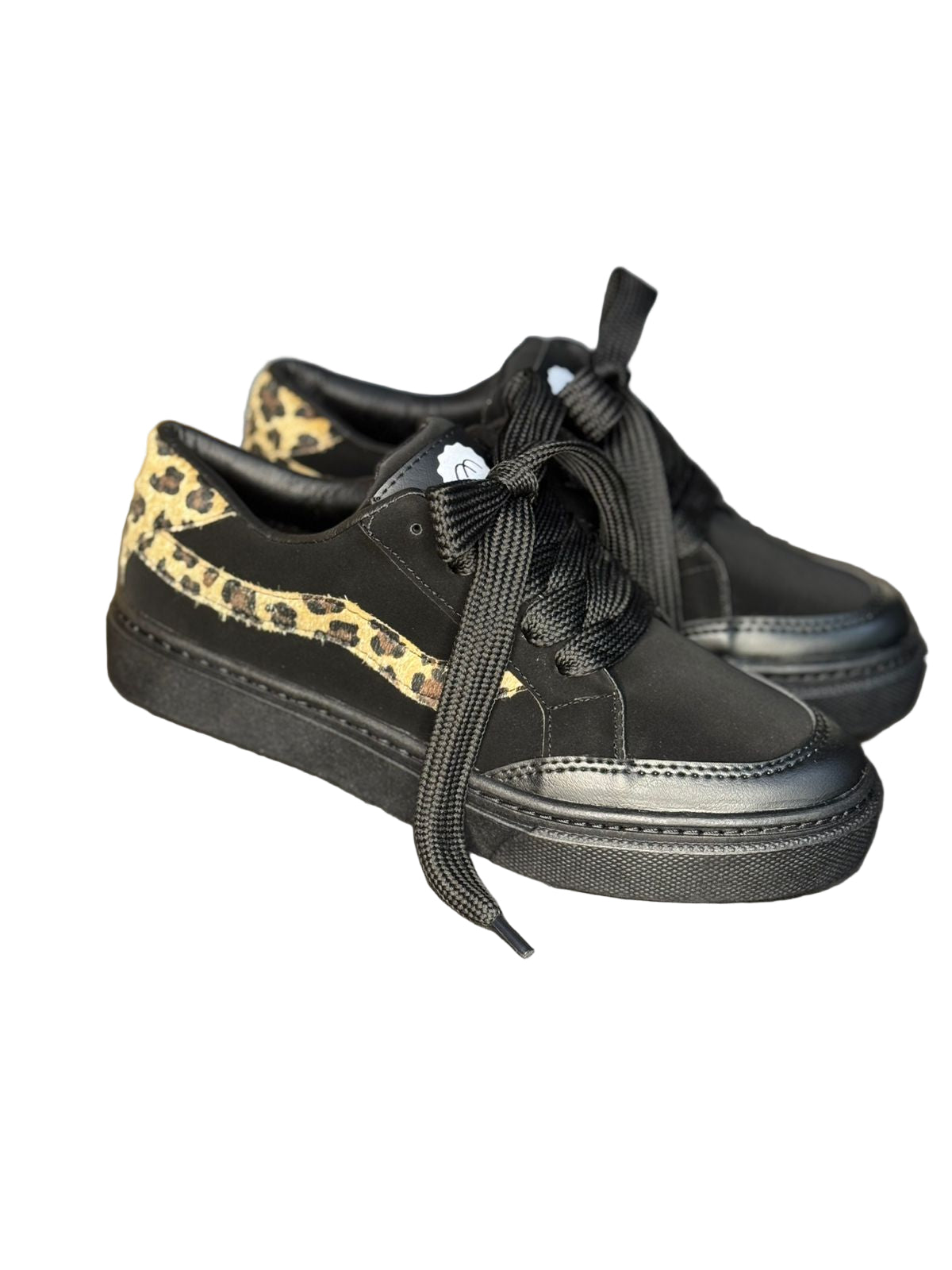 Zapatillas Tahima mujer con detalles en animal print – suela ultraliviana y plantilla confort