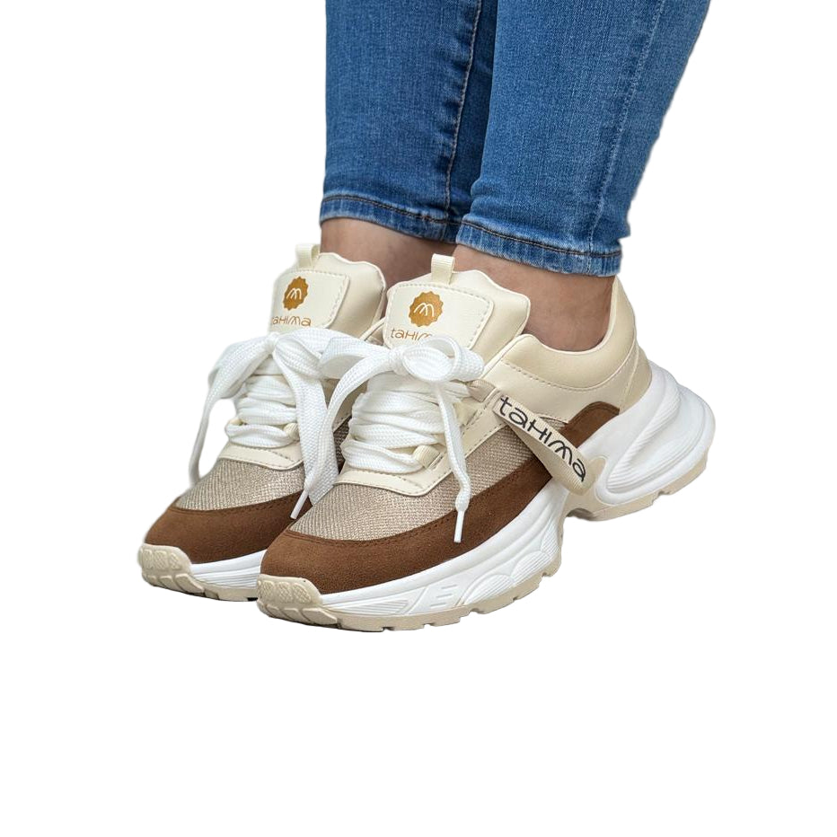 Zapatillas Tahima mujer con detalles en charol – suela ultraliviana y plantilla confort