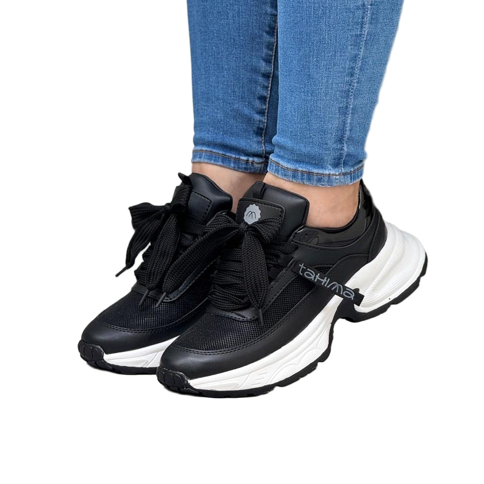 Zapatillas Tahima mujer con detalles en charol – suela ultraliviana y plantilla confort