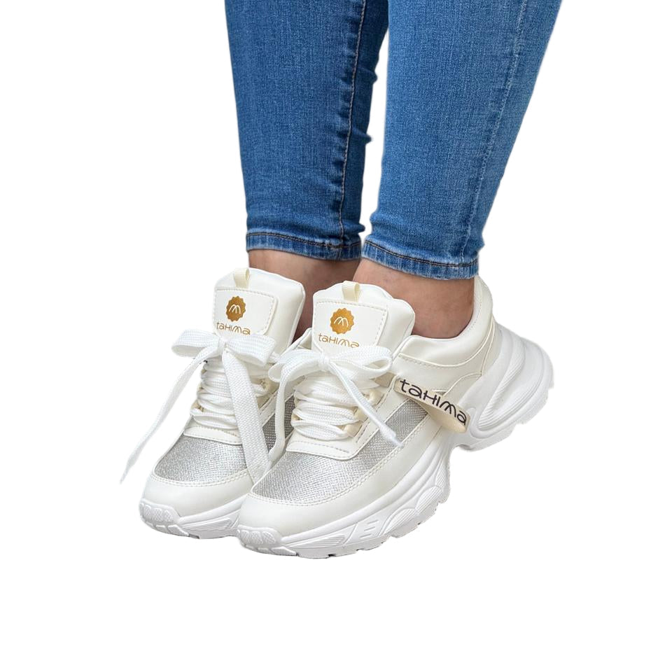 Zapatillas Tahima mujer con detalles en charol – suela ultraliviana y plantilla confort