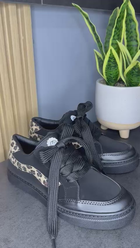 Zapatillas Tahima mujer con detalles en animal print – suela ultraliviana y plantilla confort